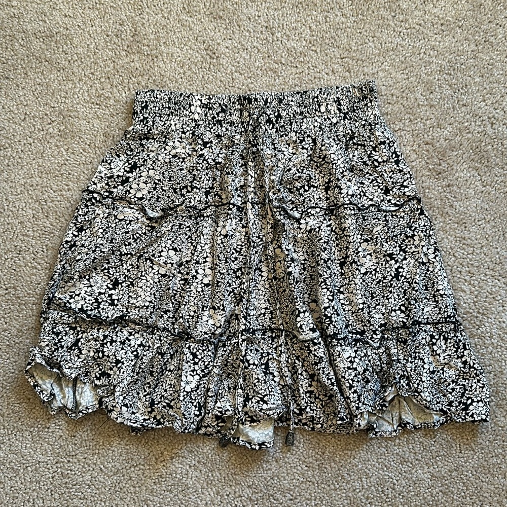 Black and Tan Short Flowy Skirt